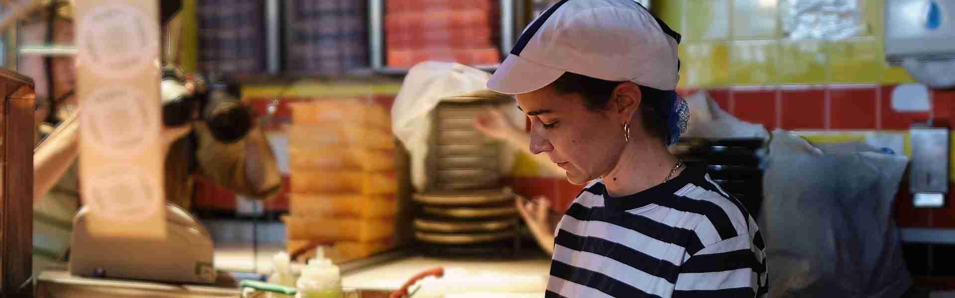 agent-de-restauration_femme (1).jpg