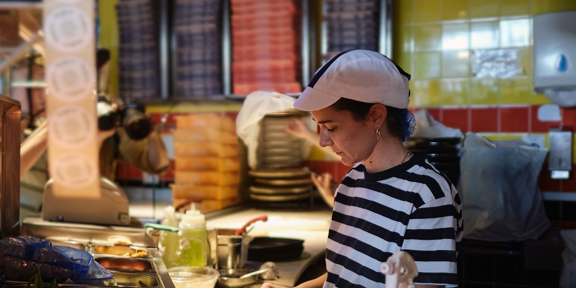 agent-de-restauration_femme (1).jpg