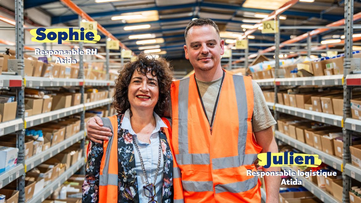 Photo de Sophie (responsable RH chez Atida) et Julien (responsable logistique chez Atida).