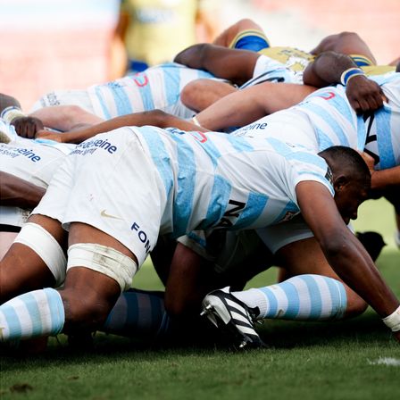 Racing 92 players scrum against the opposing team during a rugby match.