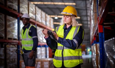 operateur-logistique-femme.jpg