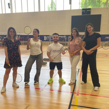 L’équipe de Staffmatch rencontre Charles Noakes sur le terrain.